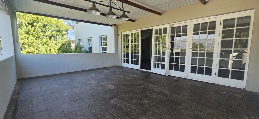 To Let 4 Bedroom Property for Rent in Lemoenkloof Western Cape